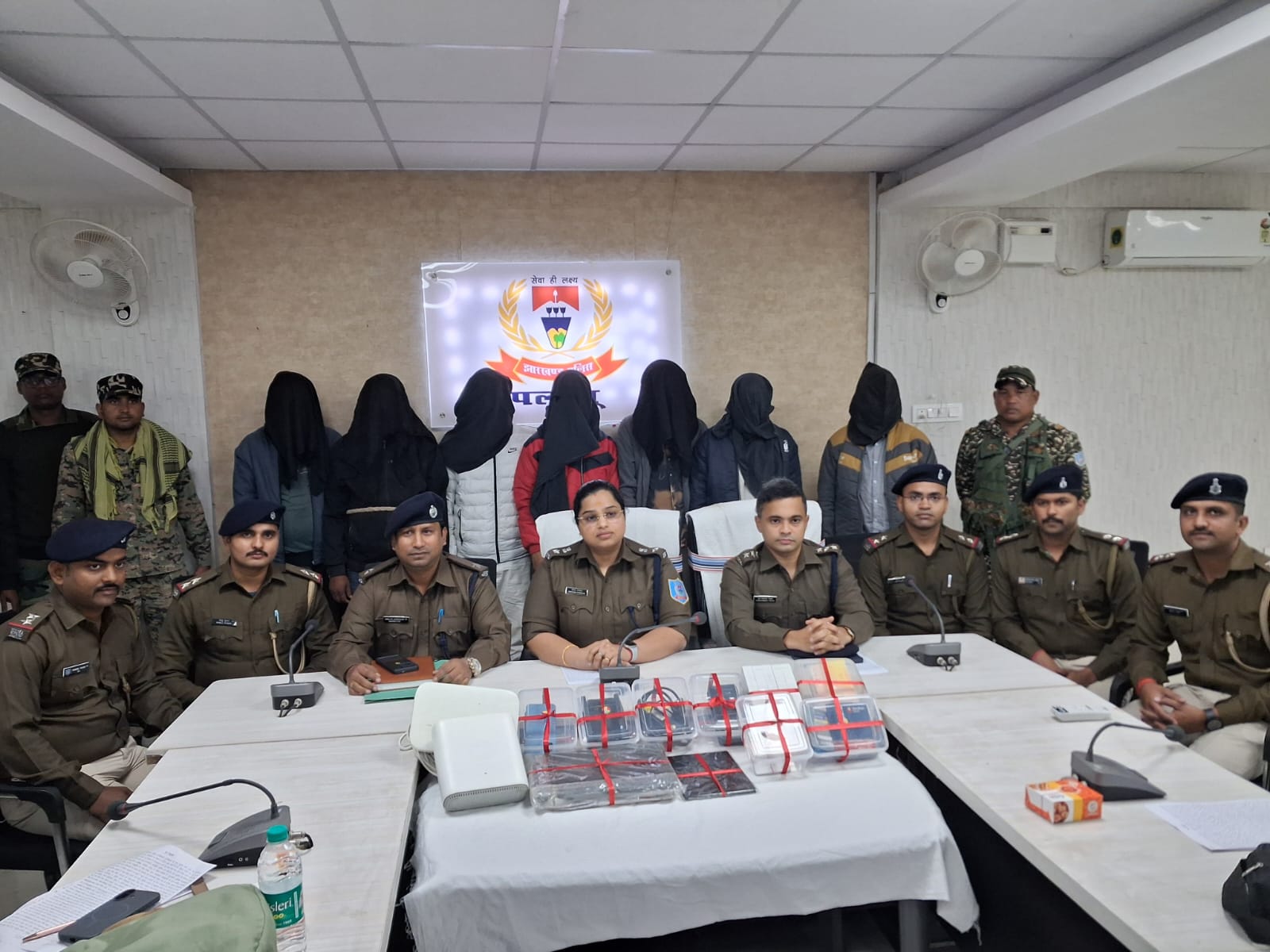 पलामूः ऑनलाइन गेमिंग ठग गिरोह का भंडाफोड़, 7 साइबर अपराधी गिरफ्तार