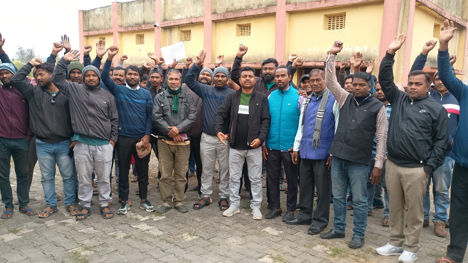 जादूगोड़ाः यूसिल में 107 पदों पर निकली बहाली का विरोध, विस्थापित हुए एकजुट