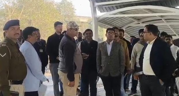धनबादः DRM ने कतरासगढ़ रेलवे स्टेशन का किया निरीक्षण, विकास कार्यों में तेजी लाने का निर्देश