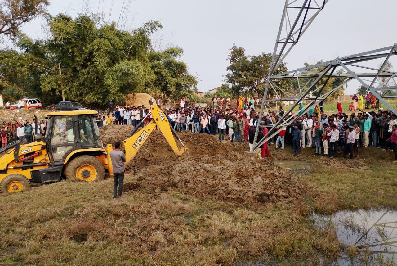 पलामूः नाला से महिला का शव बरामद, पति पर हत्या का आरोप