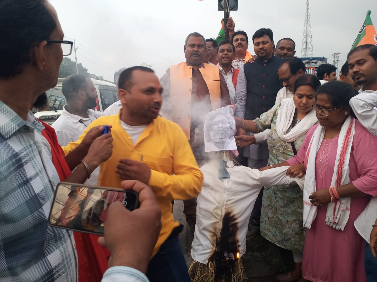 रांचीः भाजपा ने ओरमांझी में फूंका सीएम का पुतला