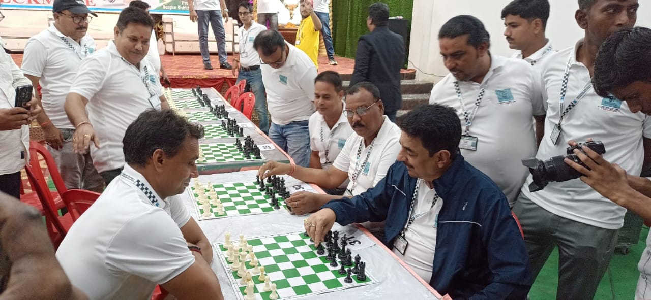 देवघर: वर्धन खवाड़े मेमोरियल चेस टूर्नामेंट शुरू, 300 खिलाड़ी ले रहे भाग