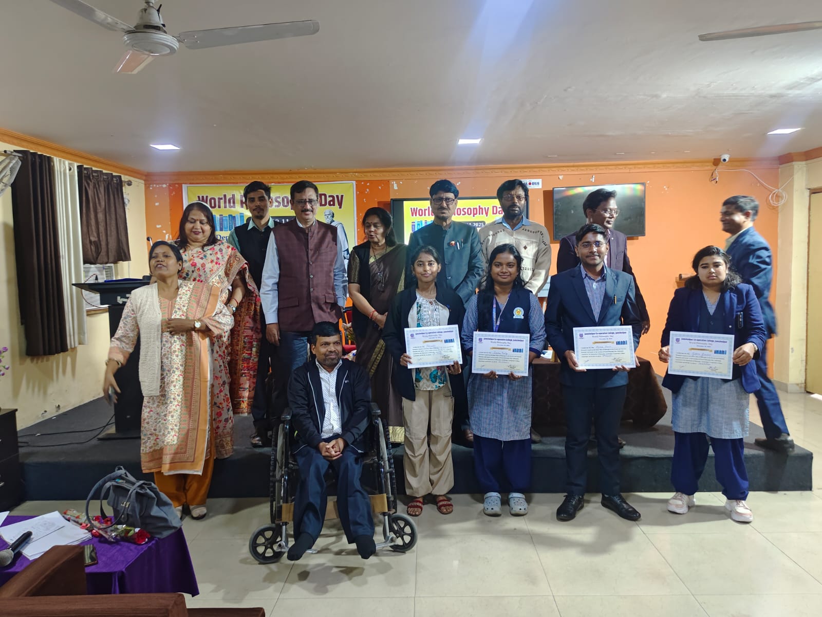 जमशेदपुरः विश्व दर्शन दिवस पर को-ऑपरेटिव कॉलेज में संगोष्ठी, शिक्षकों ने रखे विचार