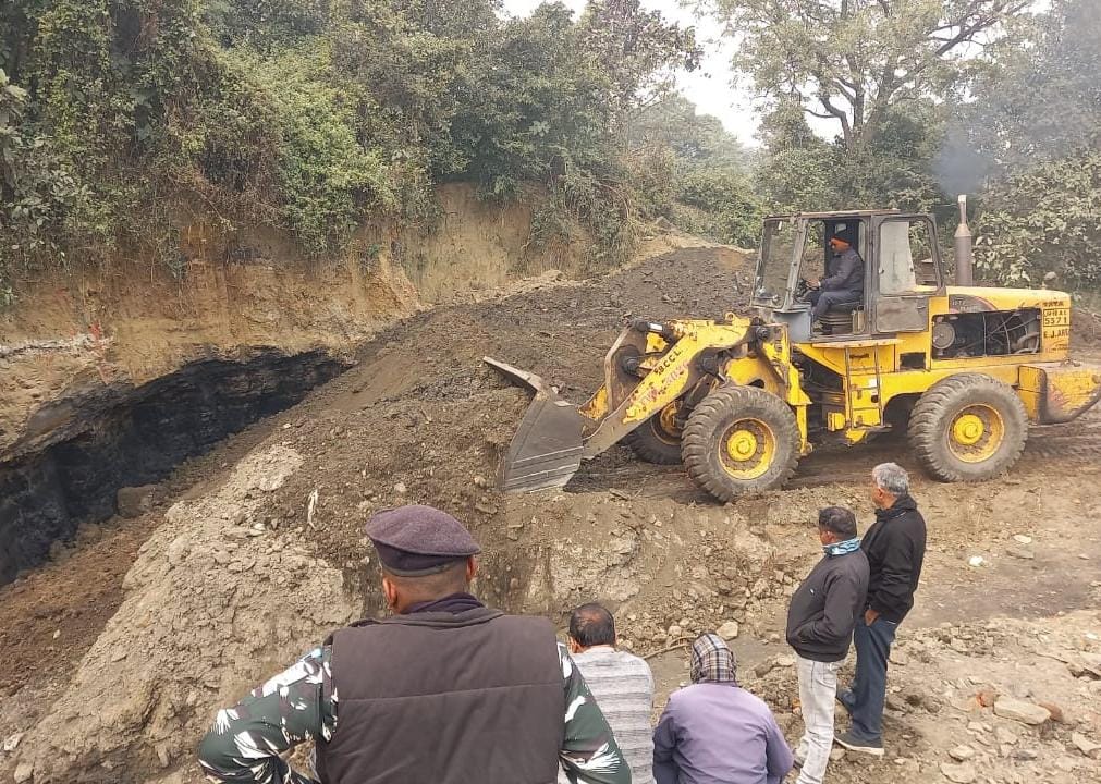 झरिया में BCCL की जमीन पर हो रहा था कोयले का अवैध खनन, सभी मुहाने बंद किए गए