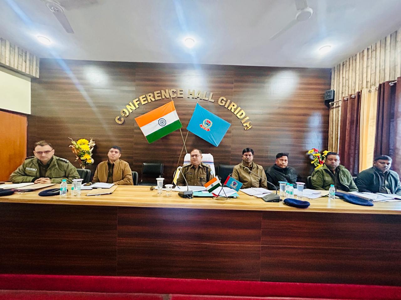 गिरिडीहः क्रिसमस-नववर्ष पर सुरक्षा कड़ी, एसपी ने पुलिस अधिकारियों को दिए निर्देश