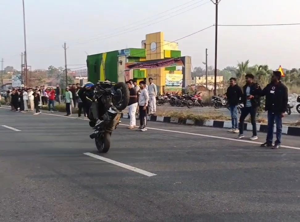 धनबादः 8 लेन सड़क पर 3 घंटे चला बाइकर्स गैंग का खतरनाक स्टंट, सोती रही पुलिस
