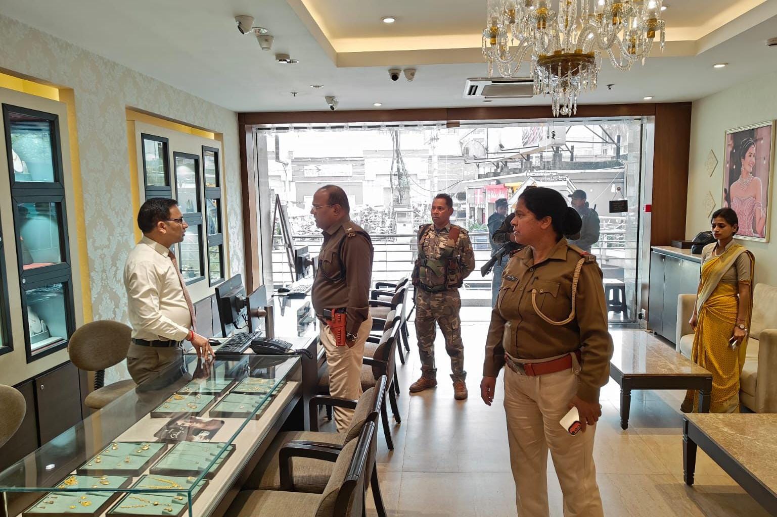 धनबादः ज्वेलरी शॉप की सुरक्षा को लेकर पुलिस अलर्ट, जिलेभर में सघन जांच अभियान