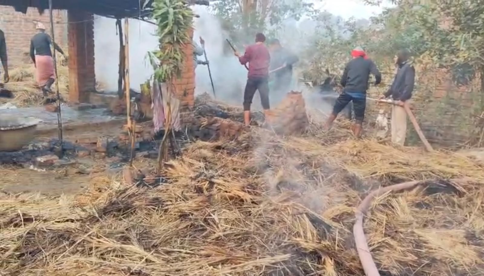 देवघरः जसीडीह में आग से मकान जलकर राख