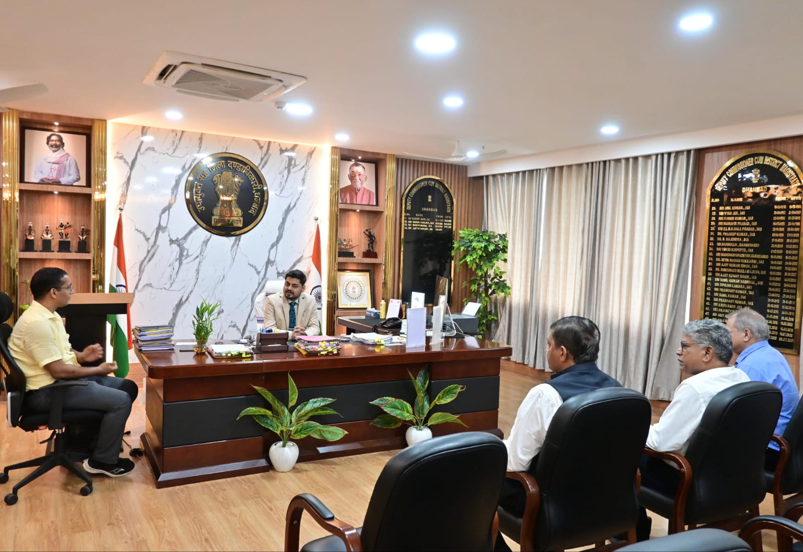 धनबादः बेलगड़िया टाउनशिप के विकास पर डीसी ने कोयला अधिकारियों संग की बैठक