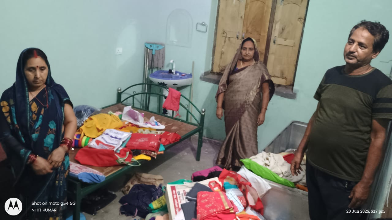 लातेहारः बंद घर का ताला तोड़ जेवर व बर्तन ले भागे चोर