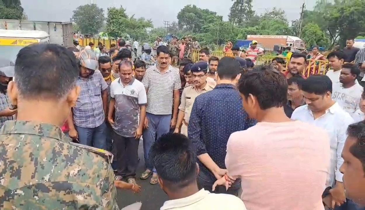 धनबादः बरवाअड्डा में नाइट गार्ड की संदिग्ध स्थिति में मौत, मुआवजे की मांग को लेकर हंगामा