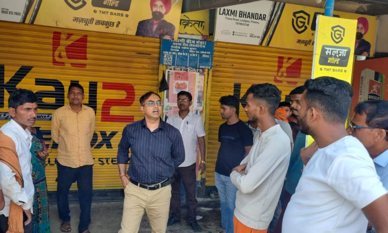 पलामूः अधिक दाम पर बेचा जा रहा था यूरिया, कृषि पदाधिकारी ने 2 खाद-बीज भंडार किए सील