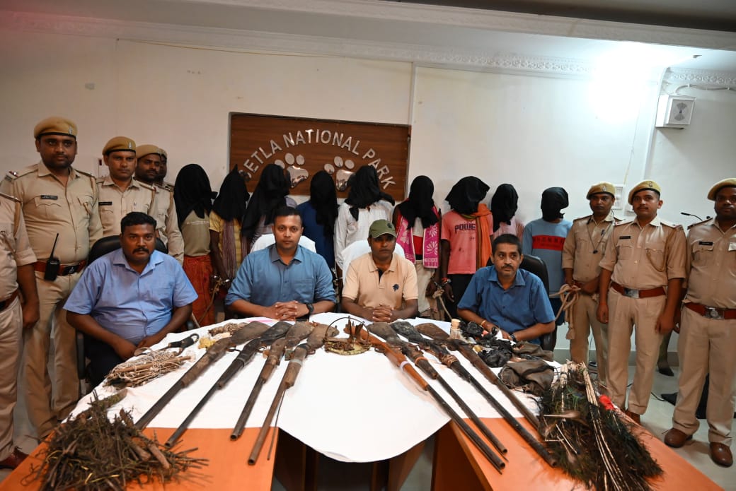 लातेहारः बेतला टाइगर रिजर्व से नौ शिकारी गिरफ्तार, 13 भाग निकले