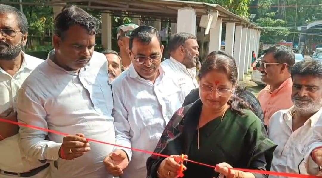 गिरिडीह में लगी पीएम मोदी की जीवनी पर प्रदर्शनी, मंत्री अन्नपूर्णा देवी ने किया उद्घाटन