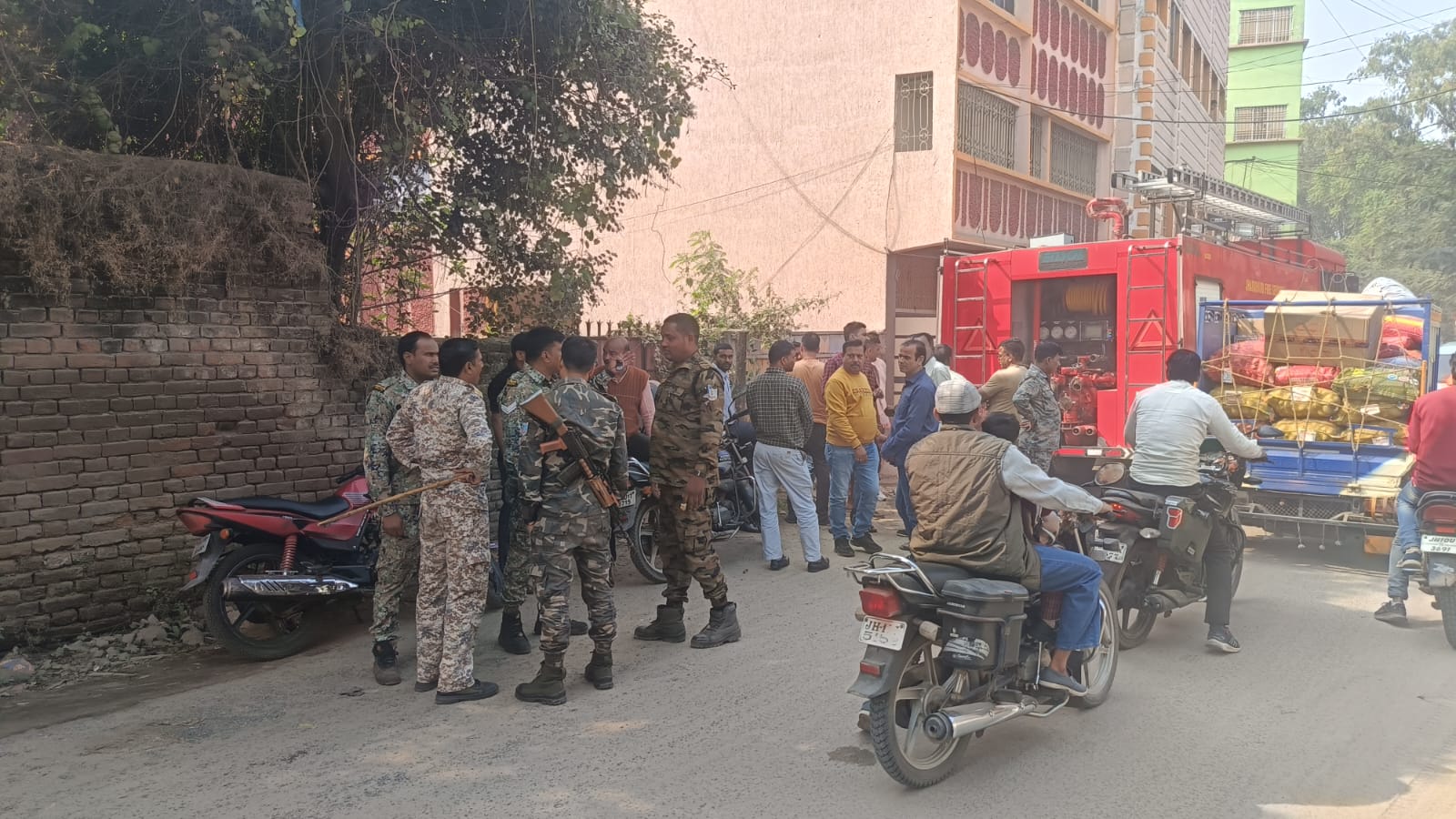 गिरिडीहः अपार्टमेंट में लगी आग, लाखों की संपत्ति जलकर राख