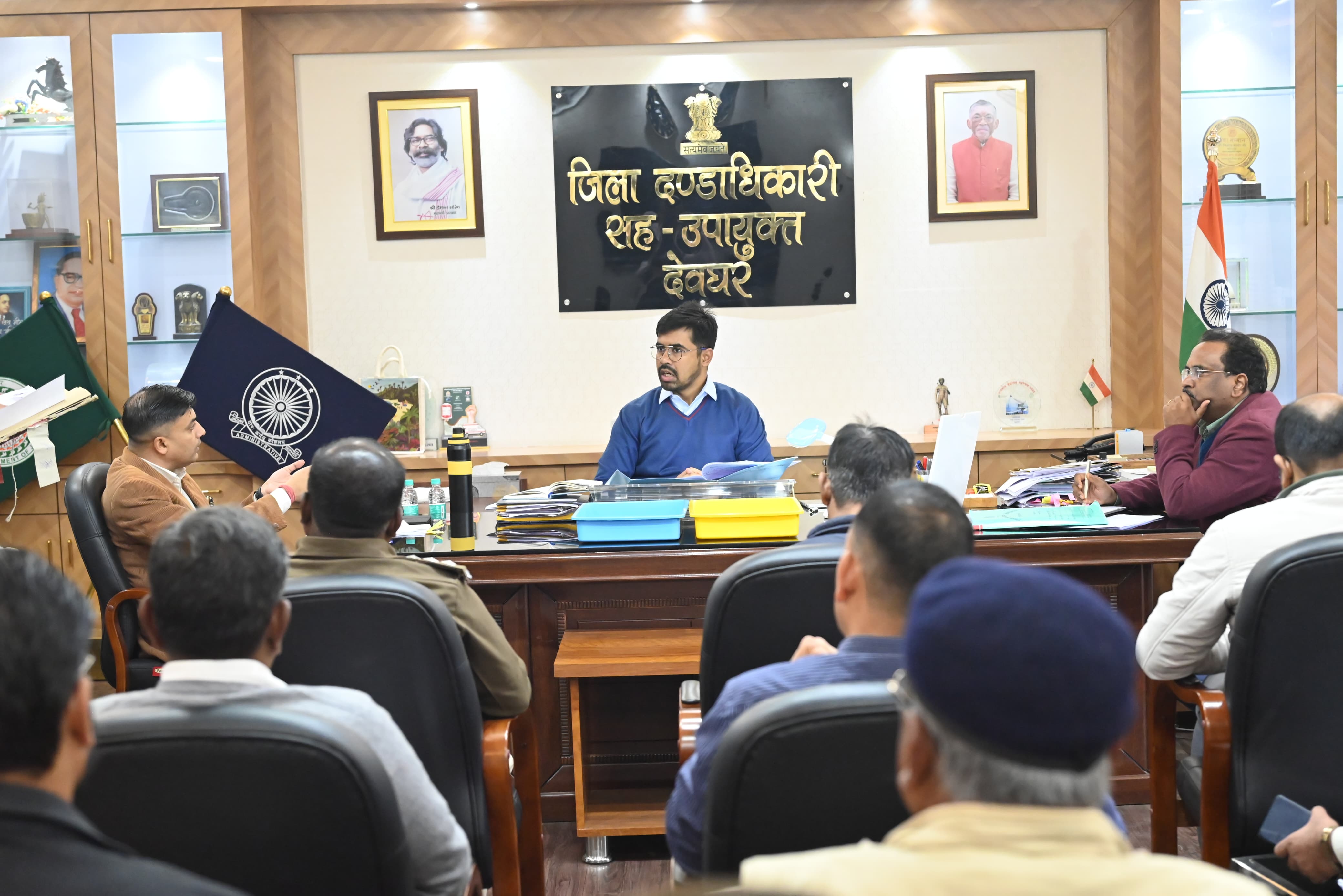 कोर्ट से संबंधित लंबित मामलों का जल्द निष्पादन करें: देवघर डीसी