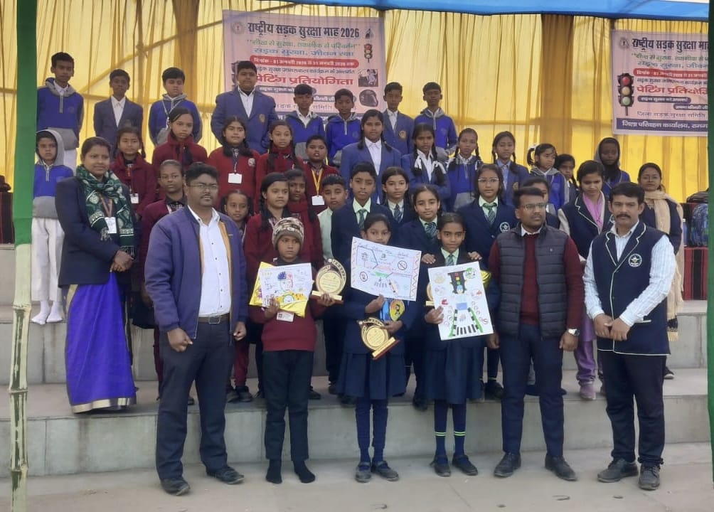 रामगढ़ः प्रभातफेरी व चित्रकला के माध्यम से बताया सड़क सुरक्षा का महत्व
