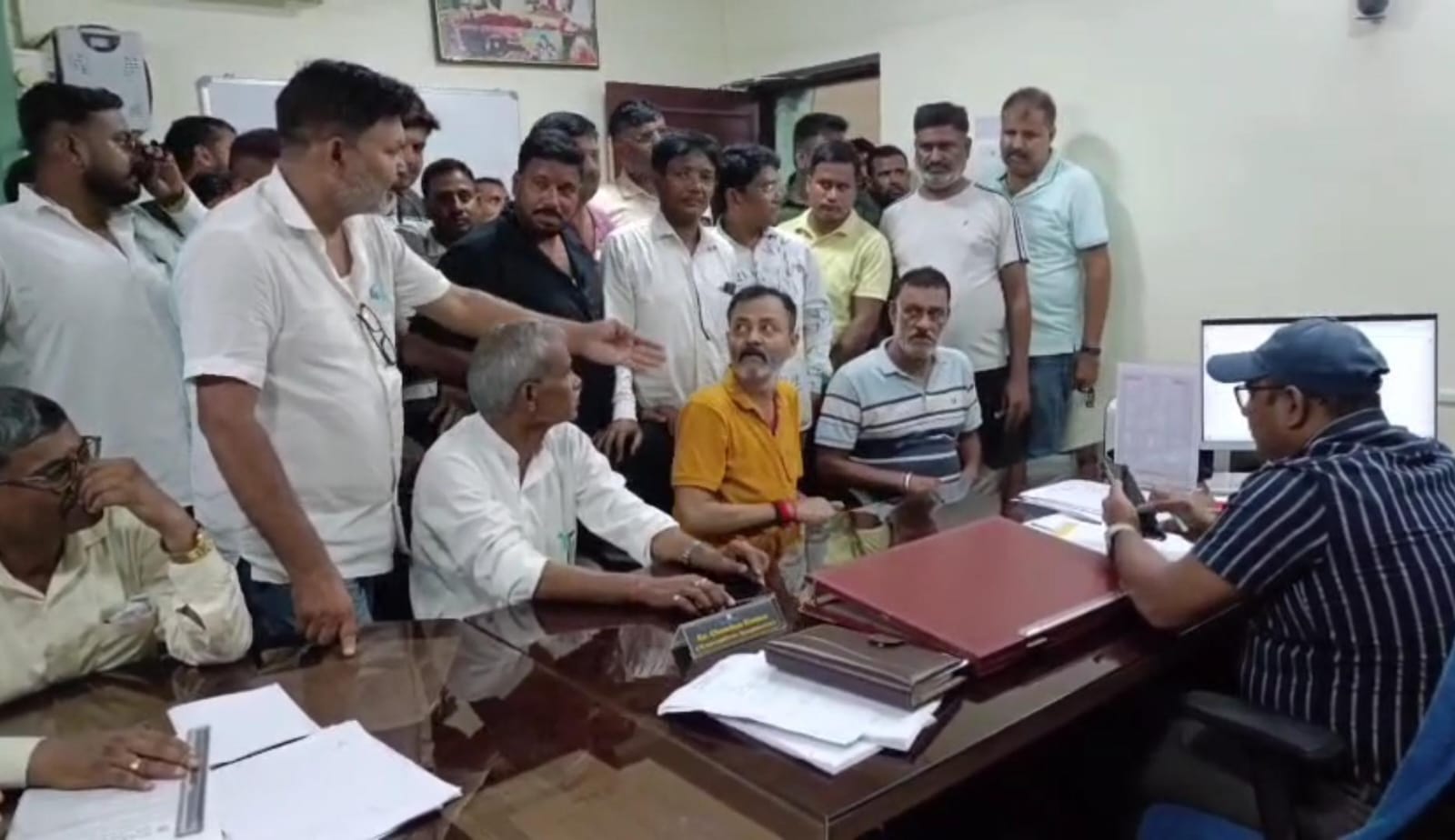 धनबादः 4 करोड़ के टेंडर को लेकर सदर थाना में विवाद, टेंडर प्रक्रिया रद्द