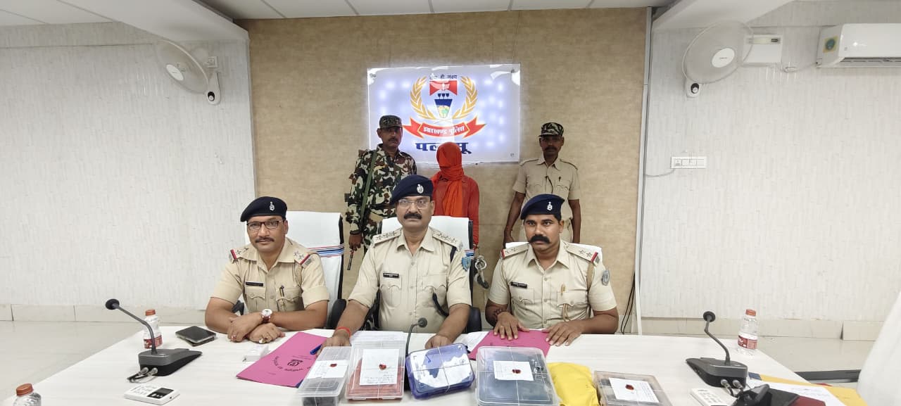 पलामूः युवक ने प्रेम प्रसंग में किशोरी की गला दबाकर की थी हत्या, गिरफ्तार