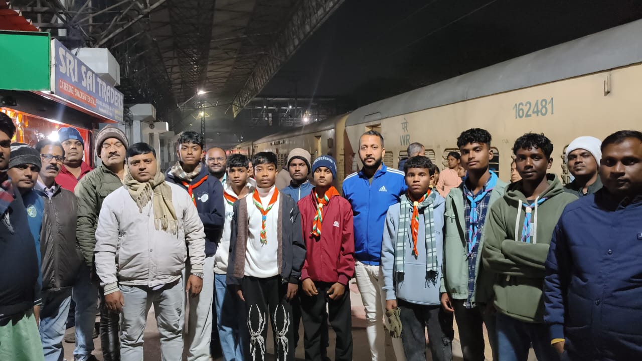 रामगढ़ः राष्ट्रीय जम्बूरी में भाग लेने 61 सदस्यीय स्काउट एंड गाइड टीम लखनऊ रवाना