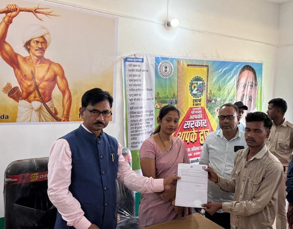धनबादः जिले में सरकार आपके द्वार शिविरों में आए 7233 आवेदन, 2614 मिला योजनाओं का लाभ