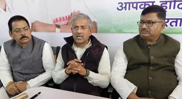 धनबादः नेशनल हेराल्ड मामले में पीएम मोदी व अमित शाह माफी मांगें - रामकृष्ण ओझा