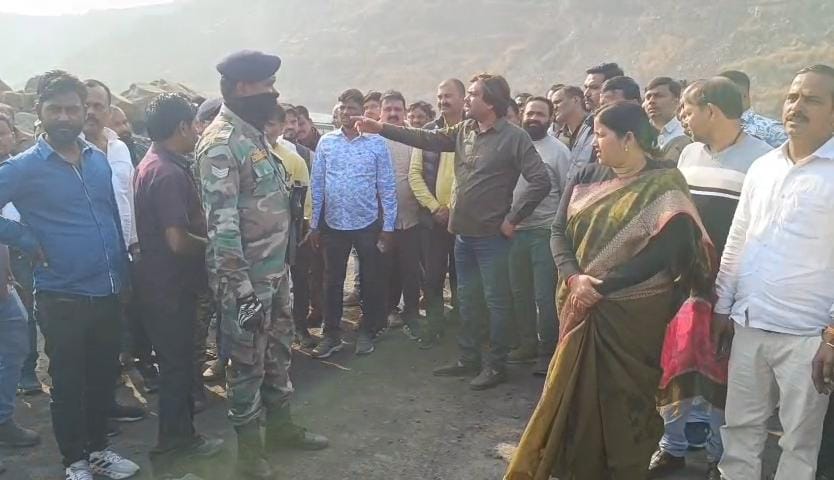 धनबादः एंटी एसटी माइंस विवाद से गरमाई राजनीति, संजीव सिंह बोले- झरिया के साथ खिलवाड़ बर्दाश्त नहीं