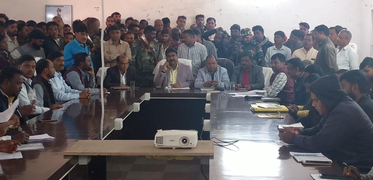 लातेहारः भ्रष्ट  अधिकारी सुधर जाएं- प्रकाश राम