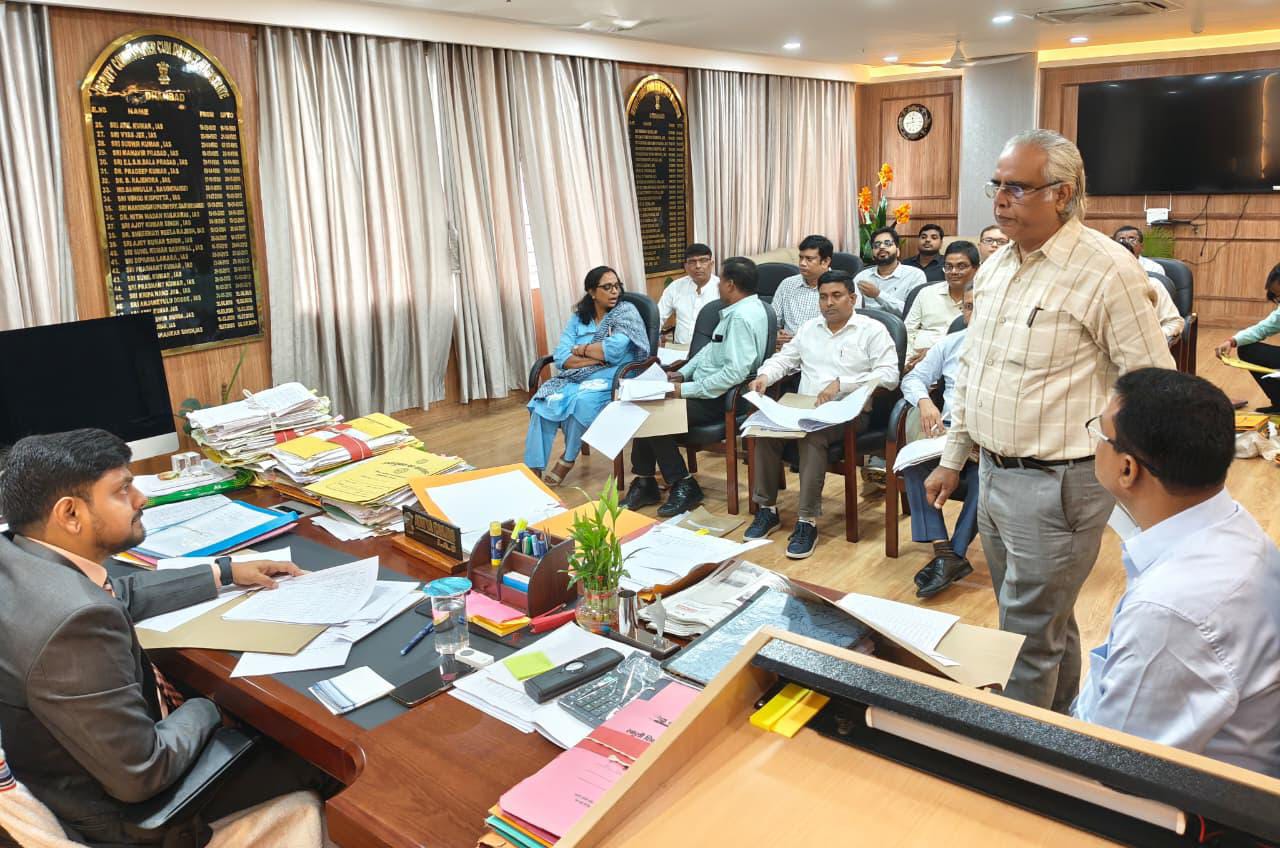 धनबाद : स्थापना-अनुकंपा समिति की बैठक में 10 आवेदन स्वीकृत, कई लिपिकों को प्रोन्नति