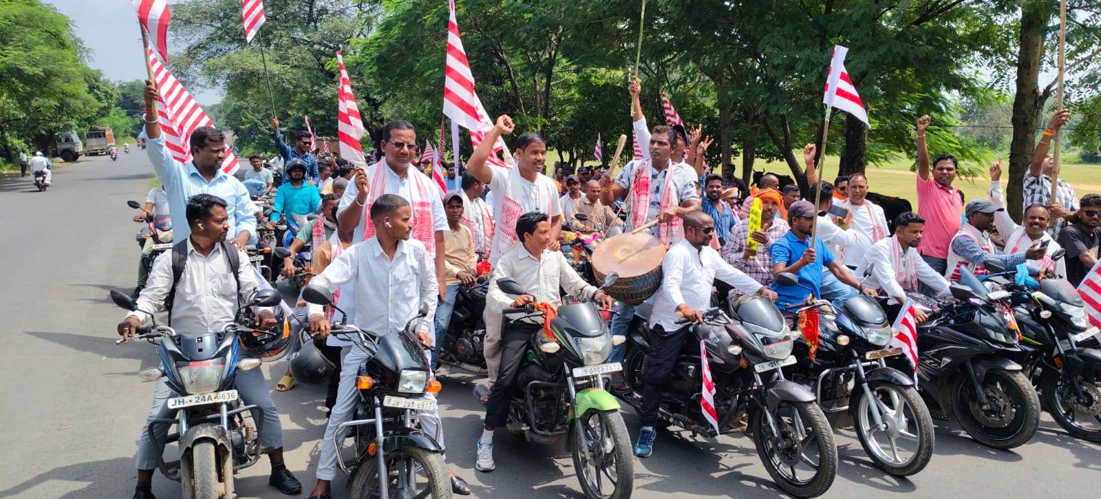 रामगढ़ः कुड़मी समाज की मांग के विरोध में आदिवासी संगठनों ने निकाली बाइक रैली