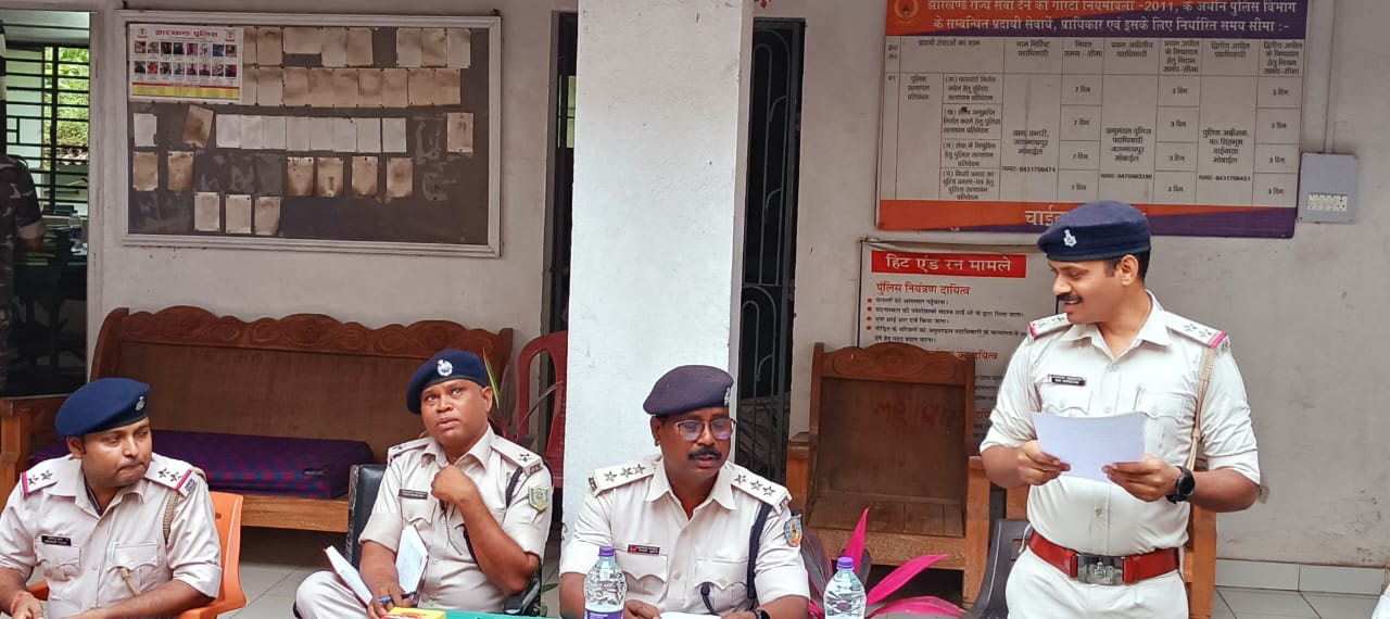 चाईबासाः दुर्गा पूजा पंडालों में लगाएं सीसीटीवी, नहीं बजेगा डीजे- एसडीपीओ