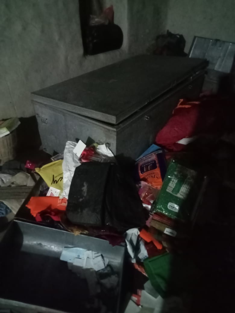 लातेहारः बंद घर का ताला तोड़कर लाखों की संपत्ति ले गए चोर