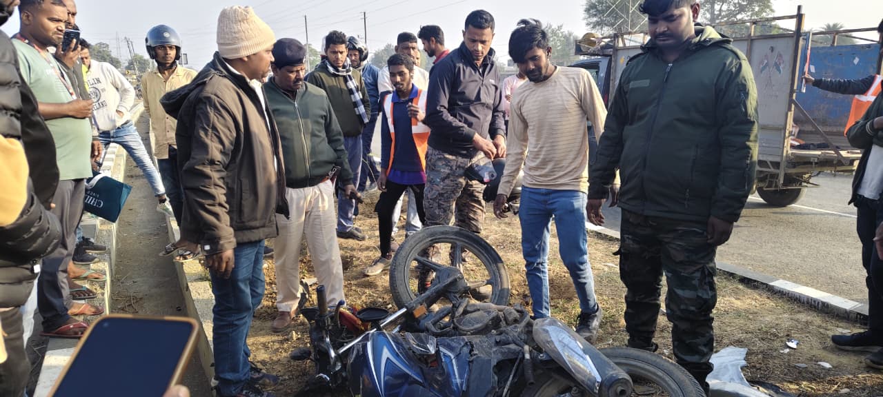 पलामूः एनएच पर कार की चपेट में आकर बाइक सवार दो लोग घायल