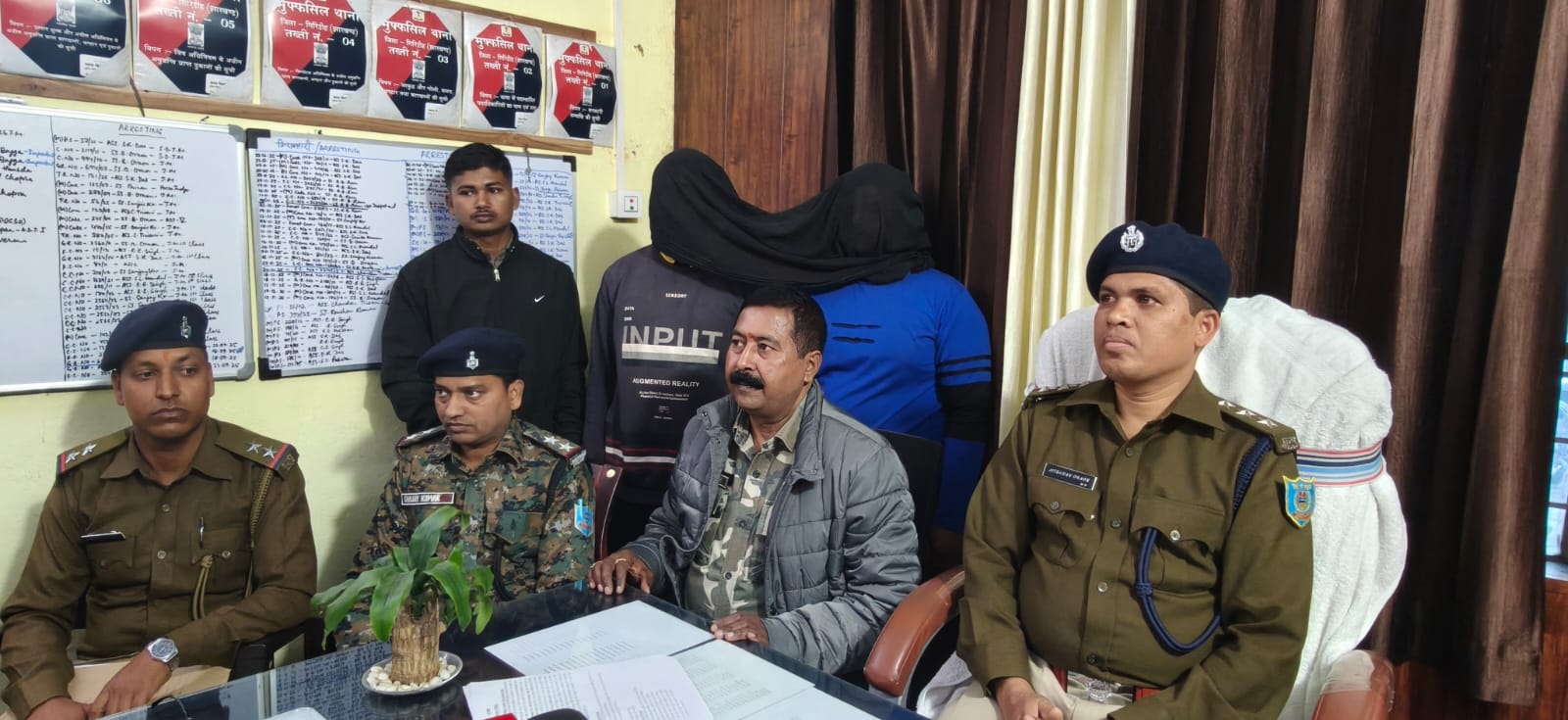 गिरिडीहः युवक की हत्या मामले में दो गिरफ्तार, हथियार व बाइक बरामद