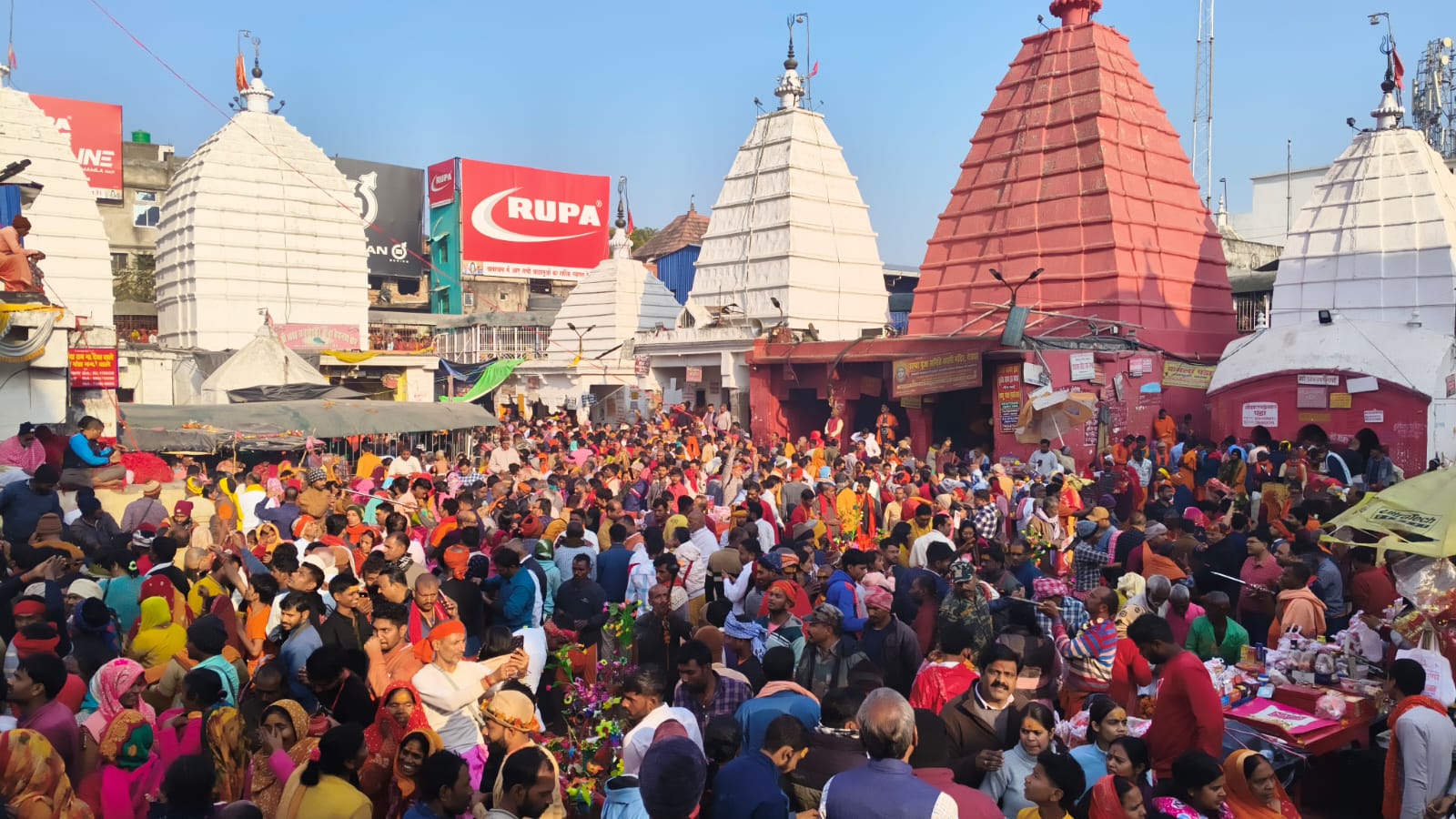 देवघरः बसंत पंचमी पर बाबा बैद्यनाथ को तिलक चढ़ाने की परंपरा, मिथला वासियों से पटी बाबानगरी