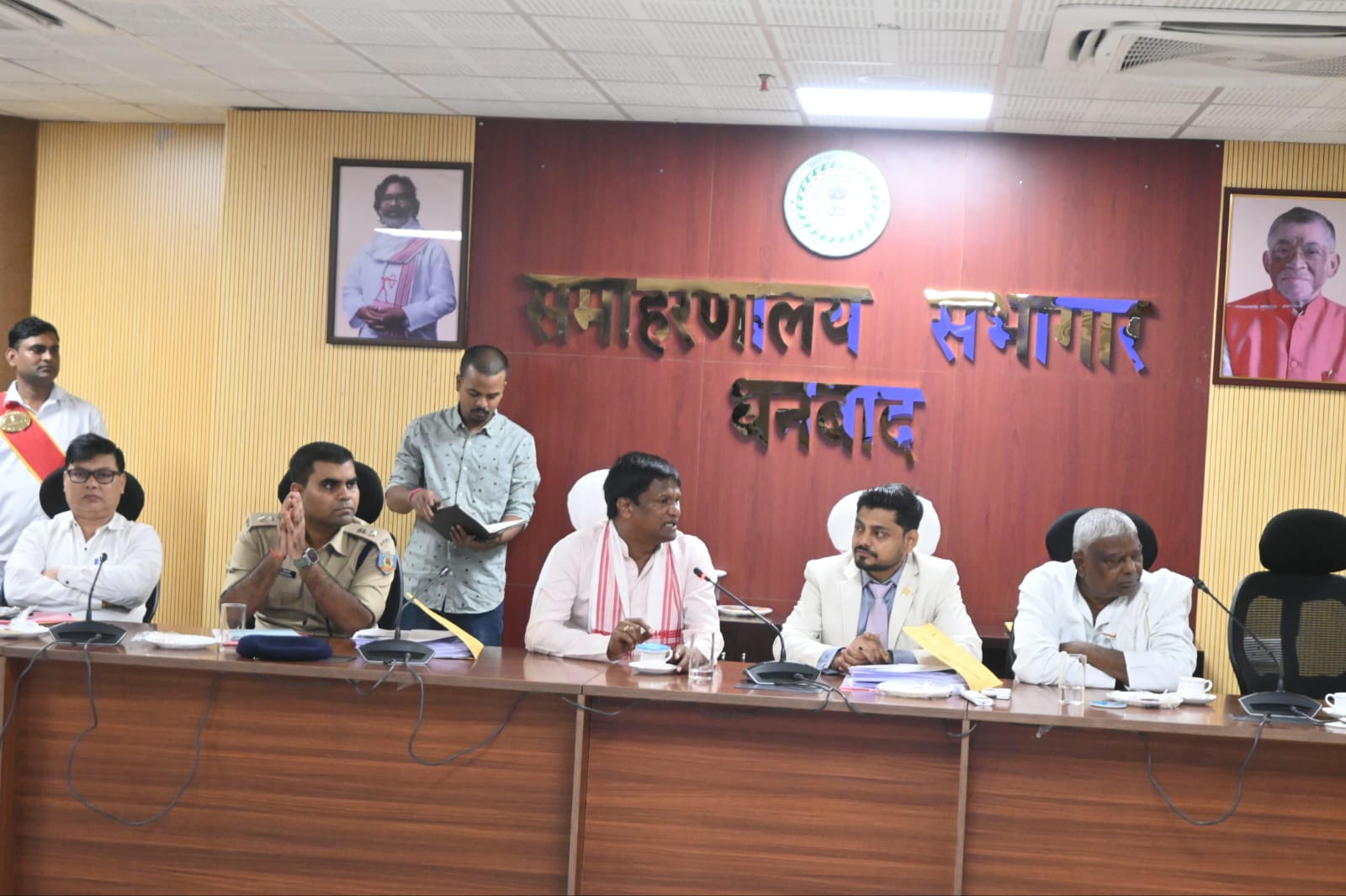 धनबाद में सड़क सुरक्षा को लेकर सख्ती, बिना हेलमेट नहीं मिलेगा पेट्रोल