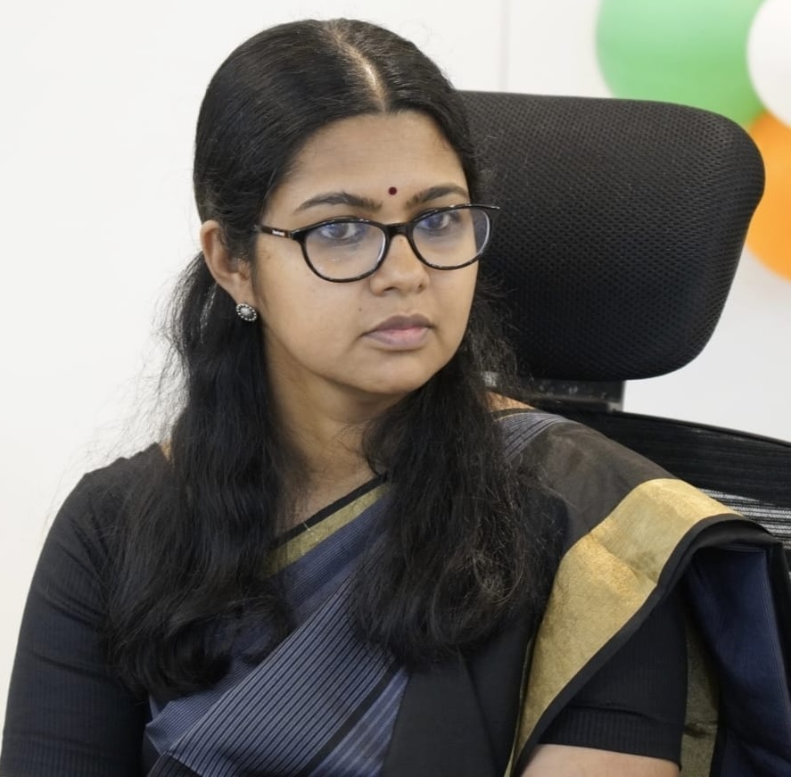 पलामूः डीसी ने अधिकारियों संग स्कूलों का किया निरीक्षण