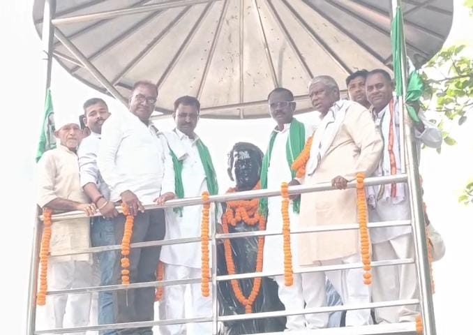 धनबादः शिक्षा का अलख जगाने वाले बिनोद बाबू को जयंती पर श्रद्धांजलि