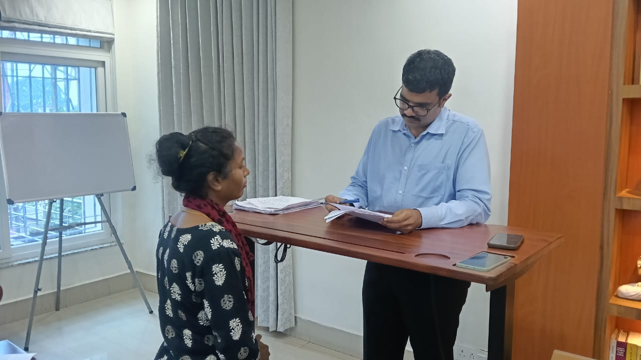 लातेहारः जन शिकायत निवारण में डीसी ने सुनीं ग्रामीणों की फरियाद