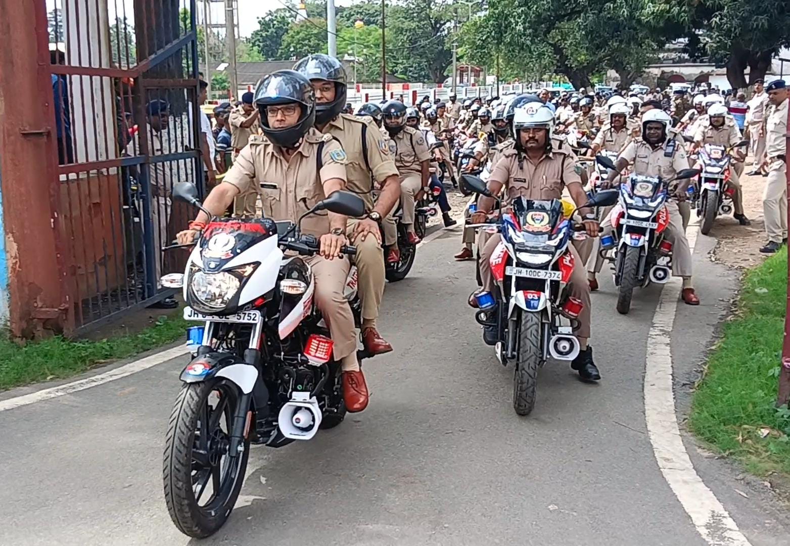 धनबादः दुर्गा पूजा पर पुलिस प्रशासन अलर्ट, सुरक्षा के कड़े इंतजाम