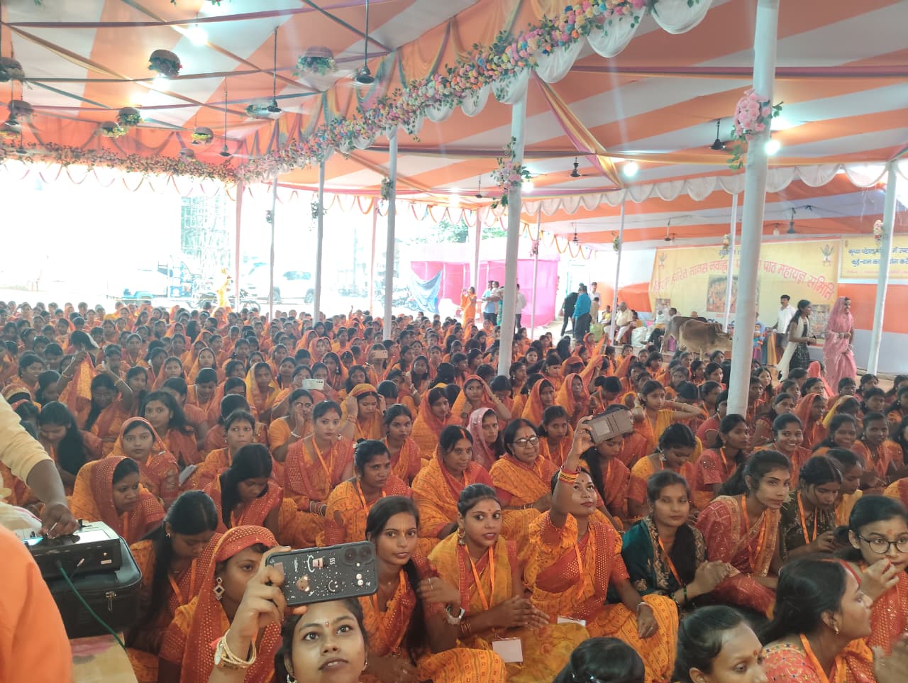 लातेहारः जन्म अवध में राम मंगल गाओ री... पर झूमे श्रद्धालु