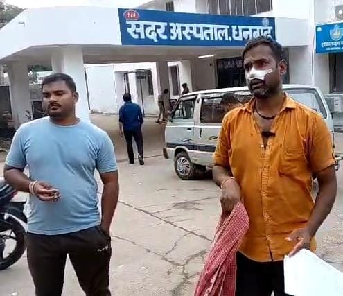 धनबादः प्रभातम मॉल में मारपीट, सिक्योरिटी गार्डों ने युवक की नाक तोड़ी