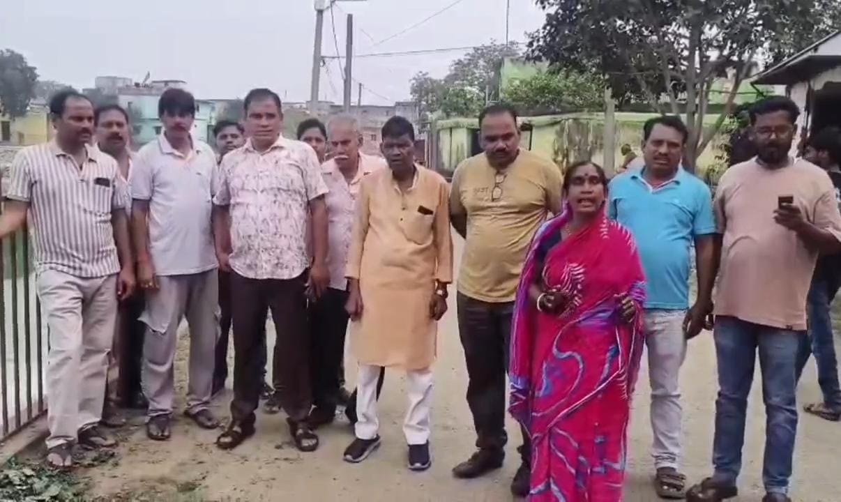 धनबादः बरमसिया आम तालाब की दुर्गंध से श्रद्धालु नाराज, बोले- इस बार यहां नहीं करेंगे छठ