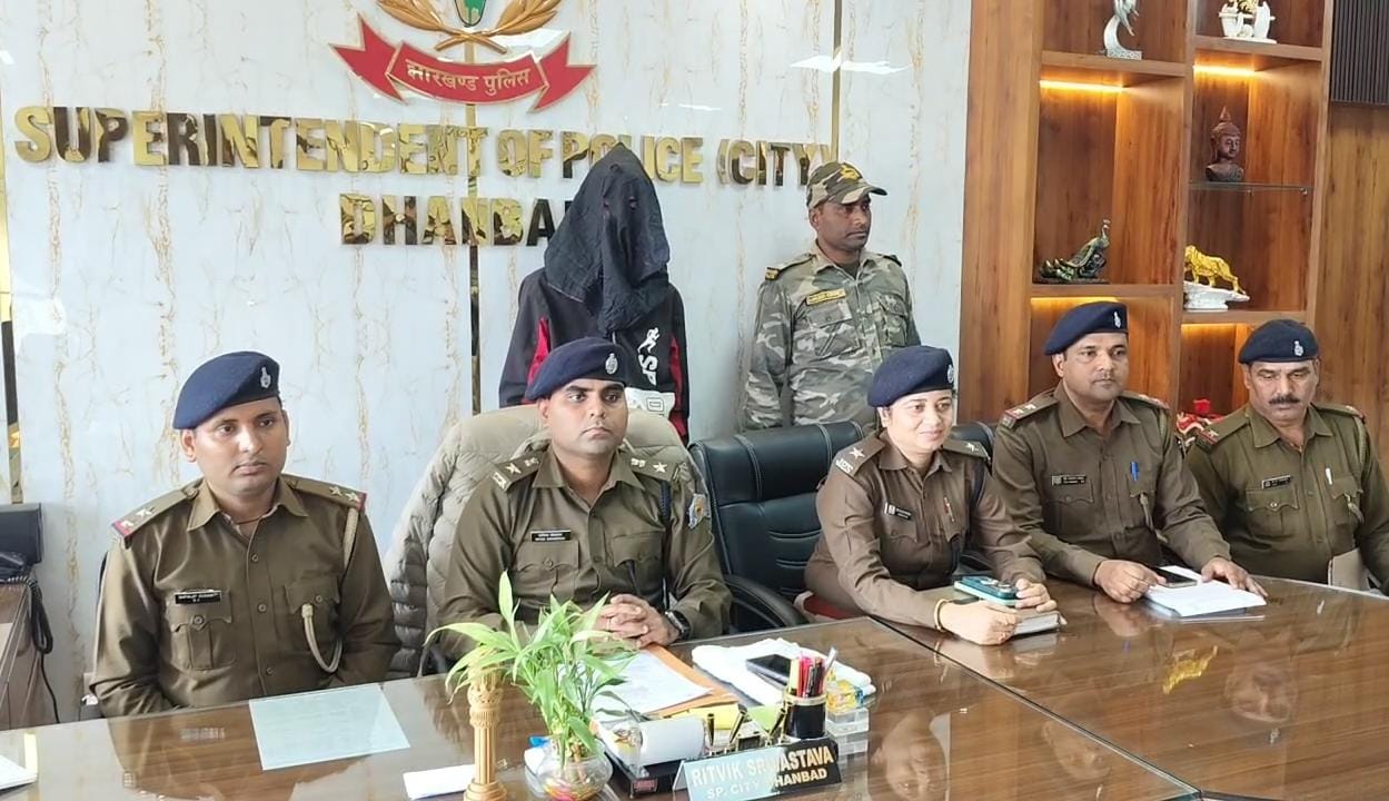 धनबादः बाइक चोर गिरोह का भंडाफोड़, एक गिरफ्तार; चोरी की 3 बाइक व टोटो बरामद