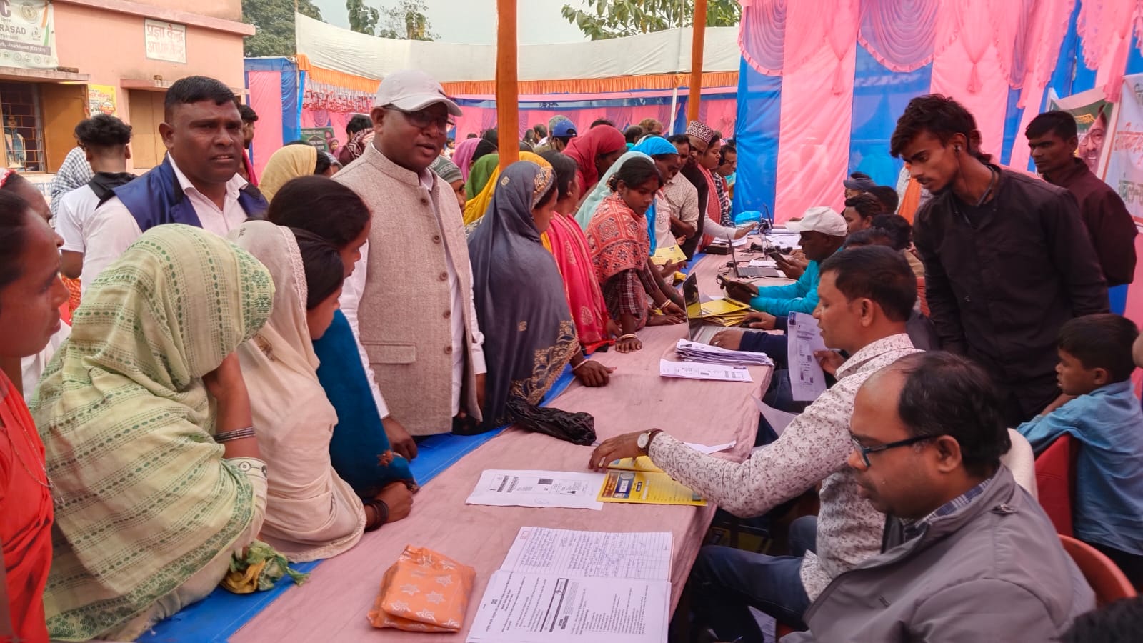 रामगढ़ः सरकार पहुंची आपके द्वार, योजनाओं का लाभ लें ग्रामीण- विधायक ममता