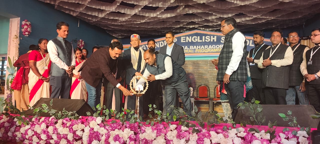 बहरागोड़ाः ज्ञानदीप इंग्लिश स्कूल के वार्षिकोत्सव पर देशभक्ति व संस्कृति के रंग में रंगे बच्चे