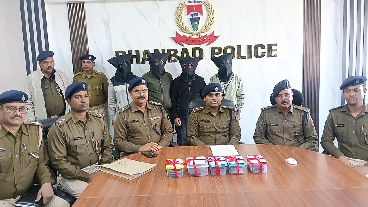 धनबादः गेस्ट हाउस से चल रहा था साइबर ठगी का धंधा, 4 ग्रेजुएट युवक गिरफ्तार
