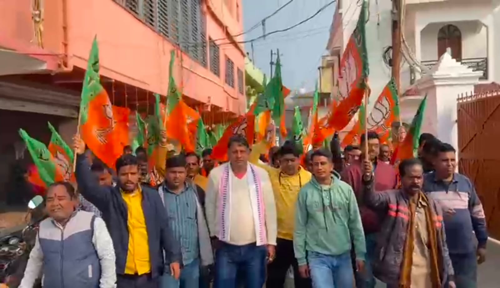 देवघरः बांग्लादेश में हिंदू युवक की हत्या के विरोध में भाजपा का प्रदर्शन