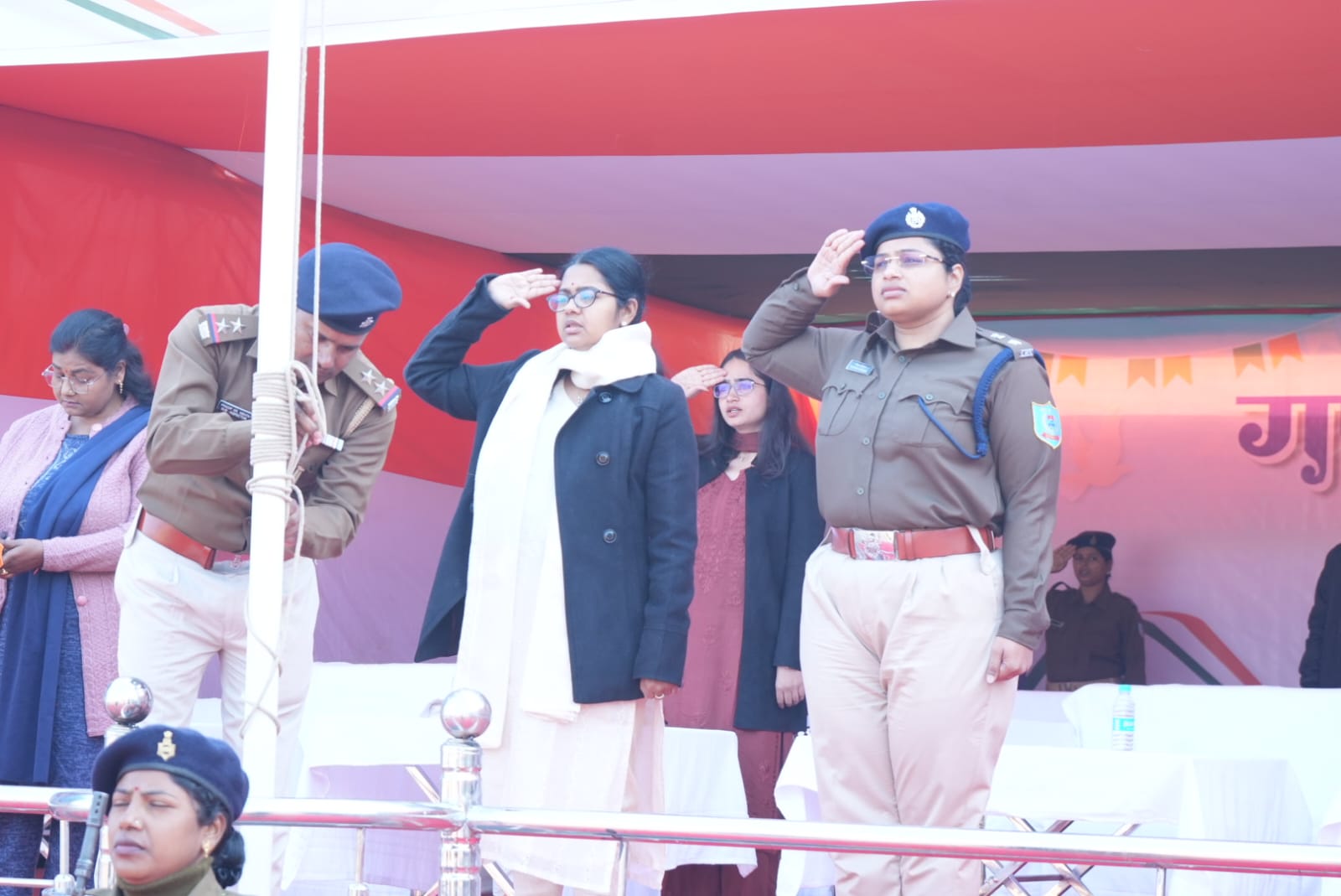 पलामू: गणतंत्र दिवस की तैयारी पूरी, डीसी-एसपी ने किया अंतिम पूर्वाभ्यास परेड का निरीक्षण