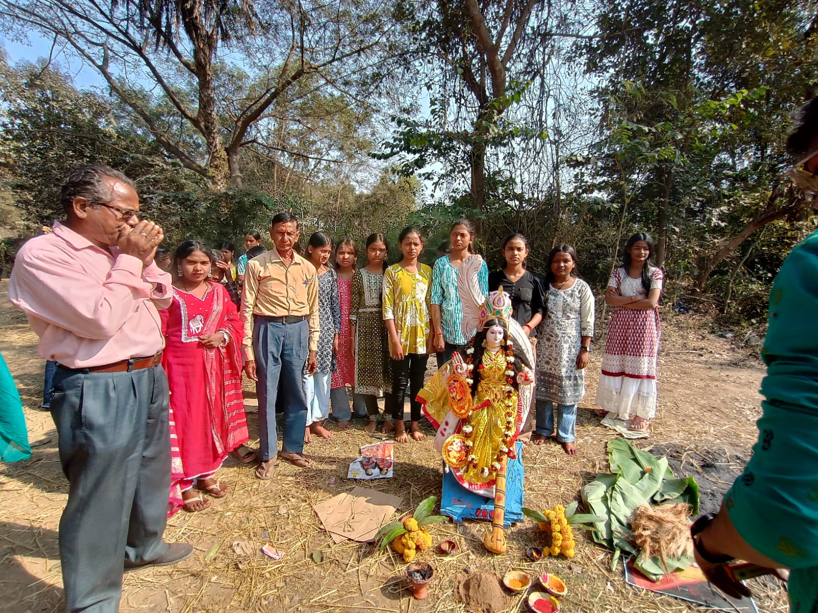 जादूगोड़ाः बच्चों ने नम आंखों से दी मां सरस्वती को विदाई, मूर्तियों का हुआ विसर्जन